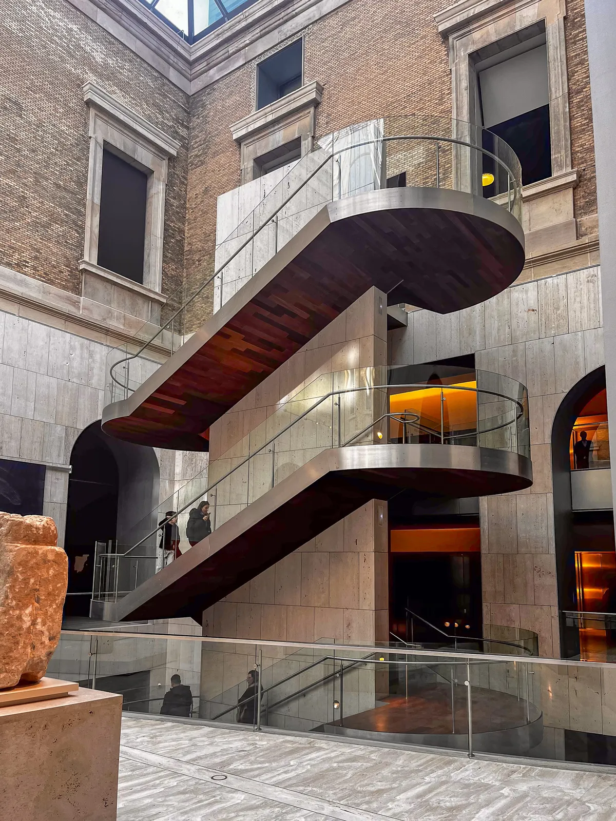 Escalera del Museo Arqueológico Nacional — Madrid, España