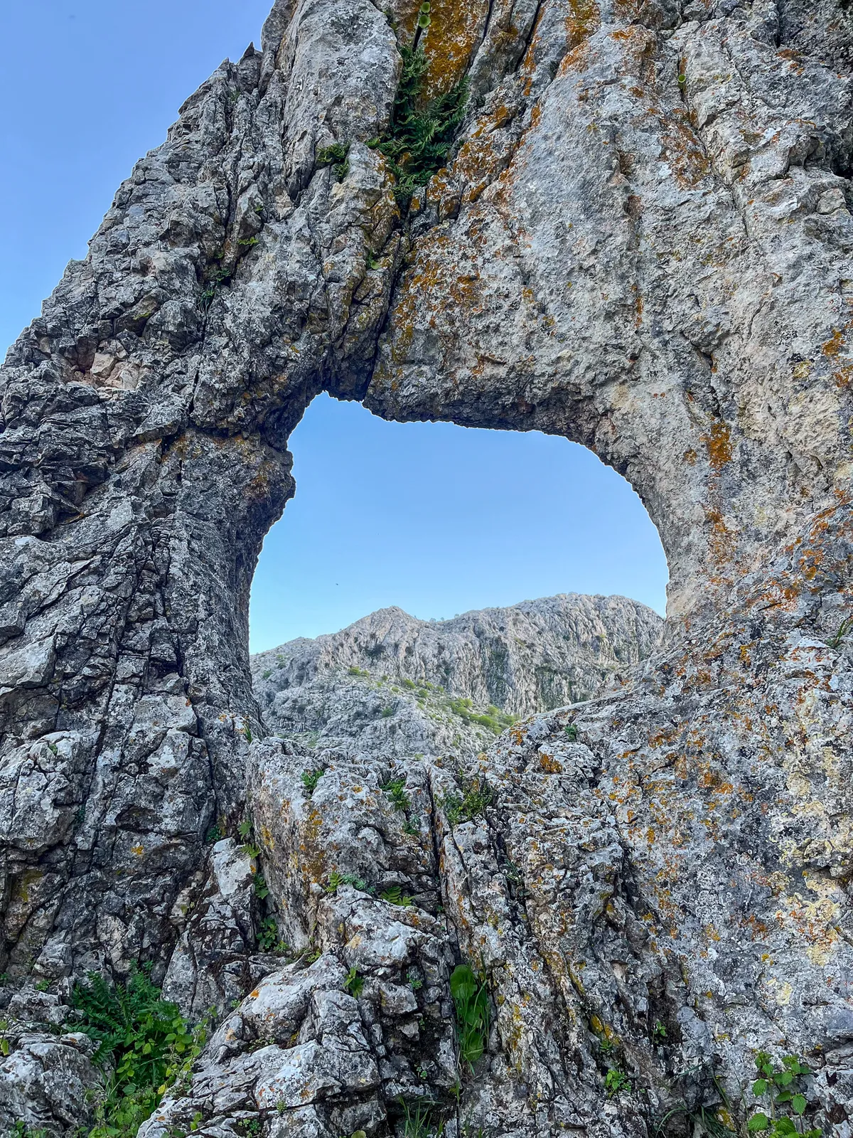 Arco Natural de Roca en la Montaña — Málaga, España