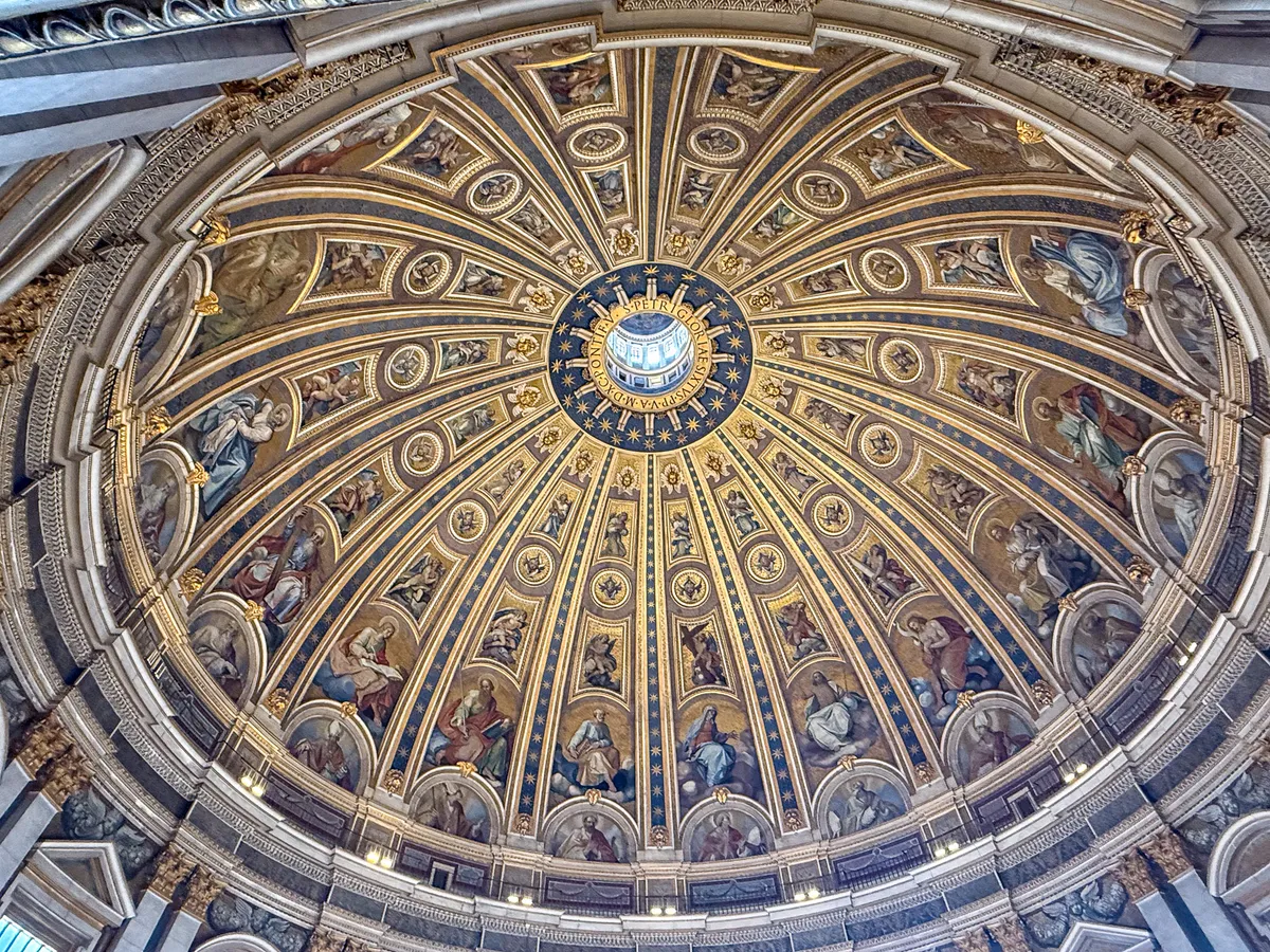 Interior de la Cúpula de la Basílica de San Pedro — Ciudad del Vaticano, Ciudad del Vaticano