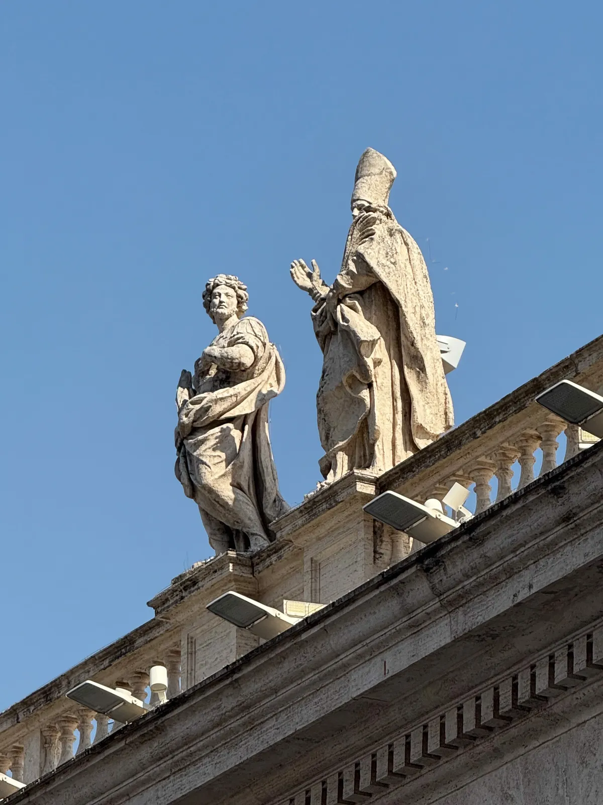Estatuas en la Balustrada de la Plaza de San Pedro — Ciudad del Vaticano, Ciudad del Vaticano