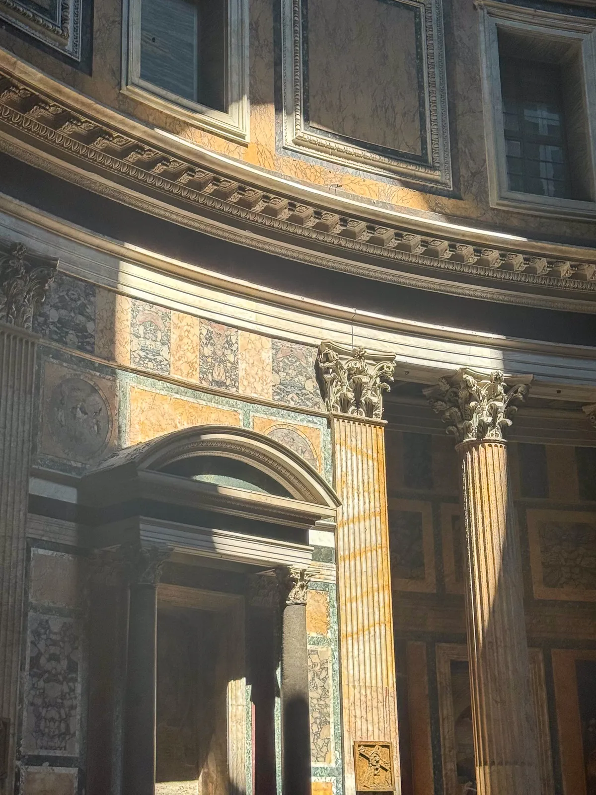 Interior y Columnas del Panteón de Agripa — Roma, Italia