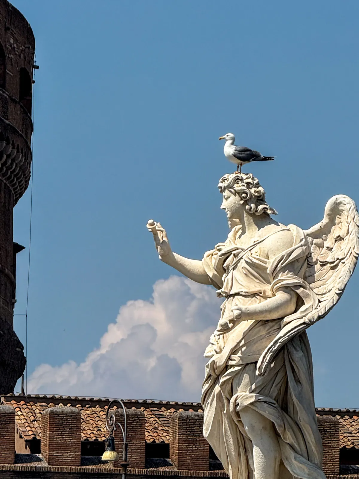 Ángel con Gaviota en el Puente Sant'Angelo — Roma, Italia