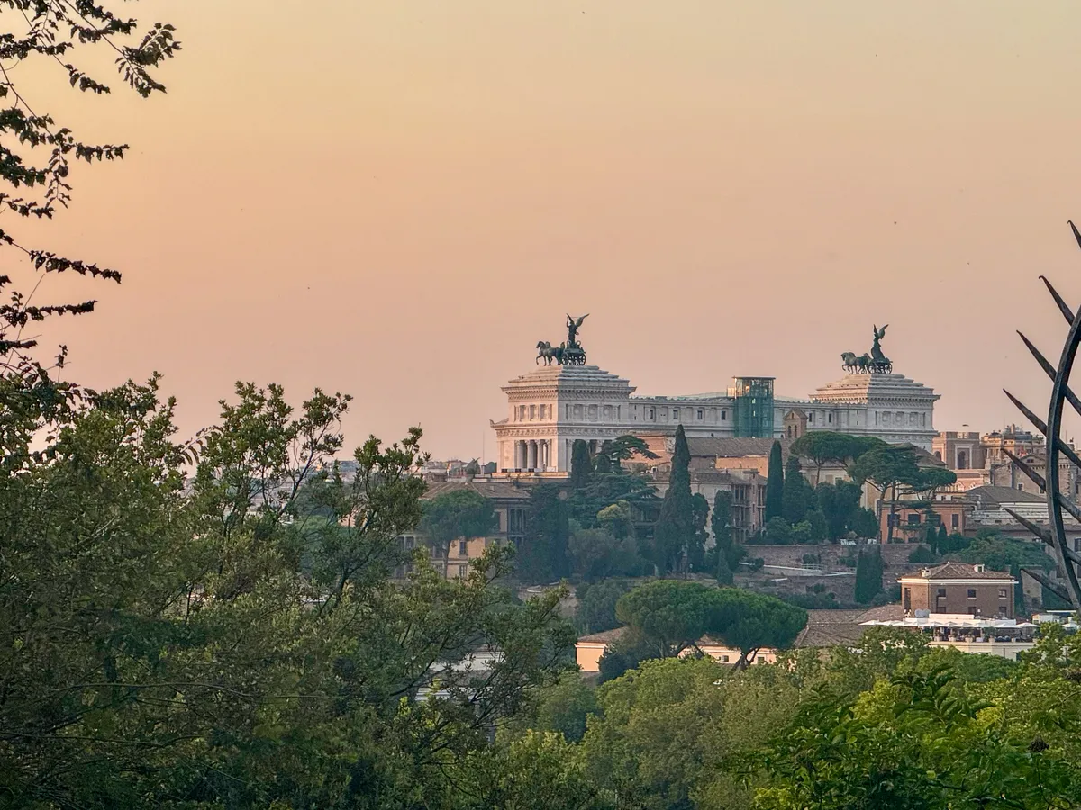 Vista del Vittoriano al Atardecer — Roma, Italia