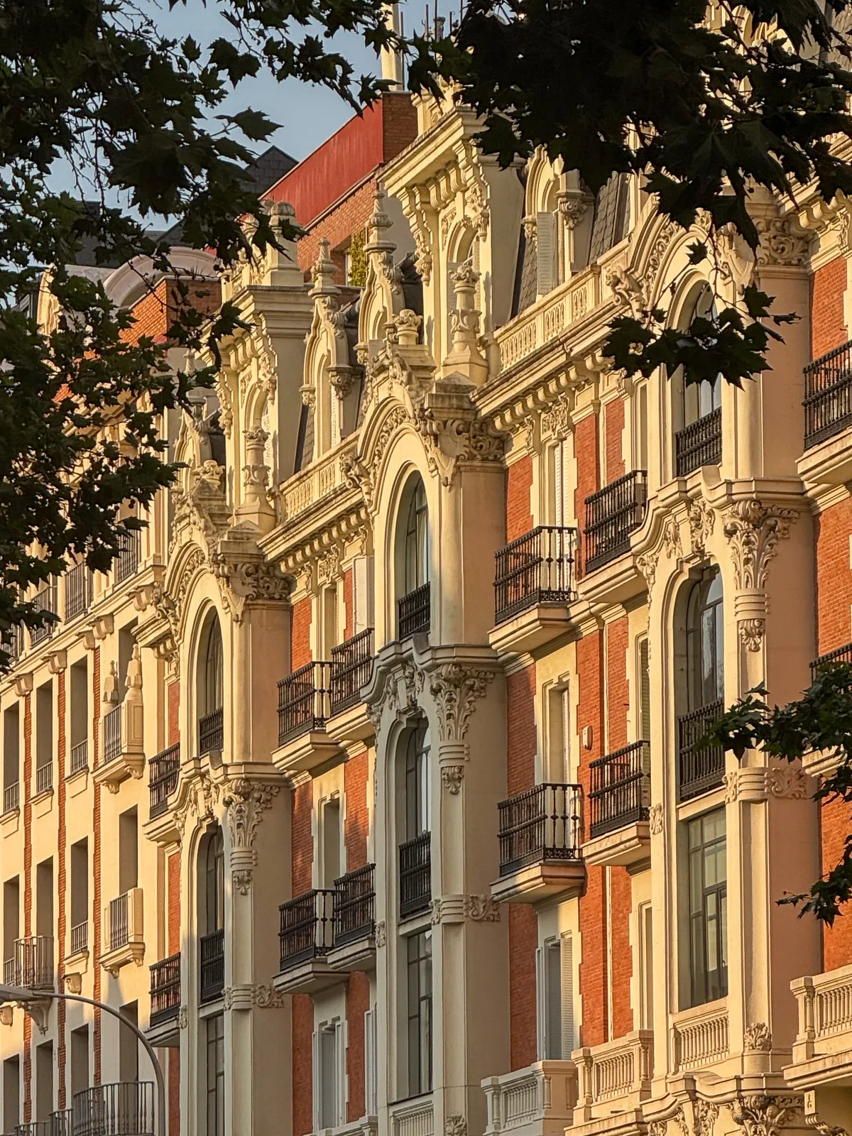 Fachada Modernista y Neobarroca — Madrid, España