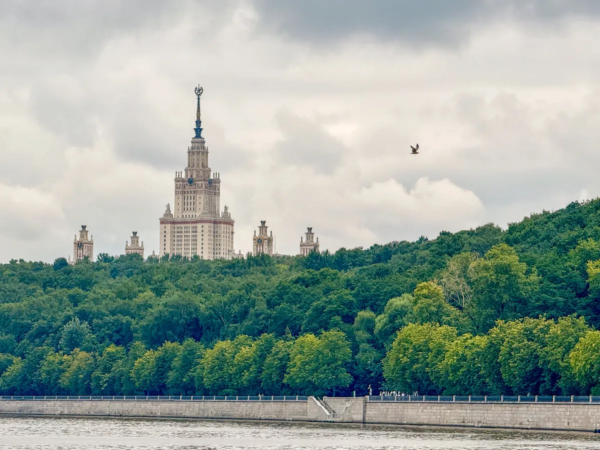Edificio Principal de la Universidad Estatal de Moscú — Rusia