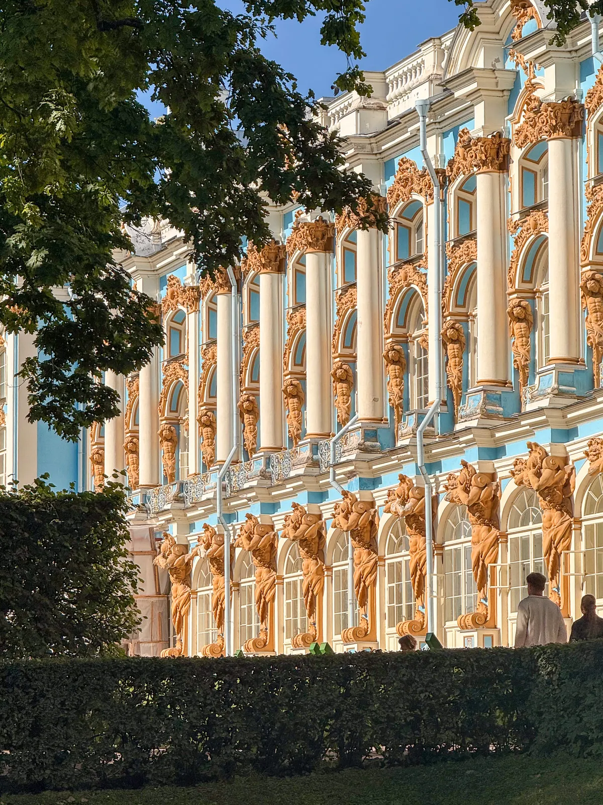 Atlantes en la Fachada del Palacio de Catalina — Pushkin, Rusia