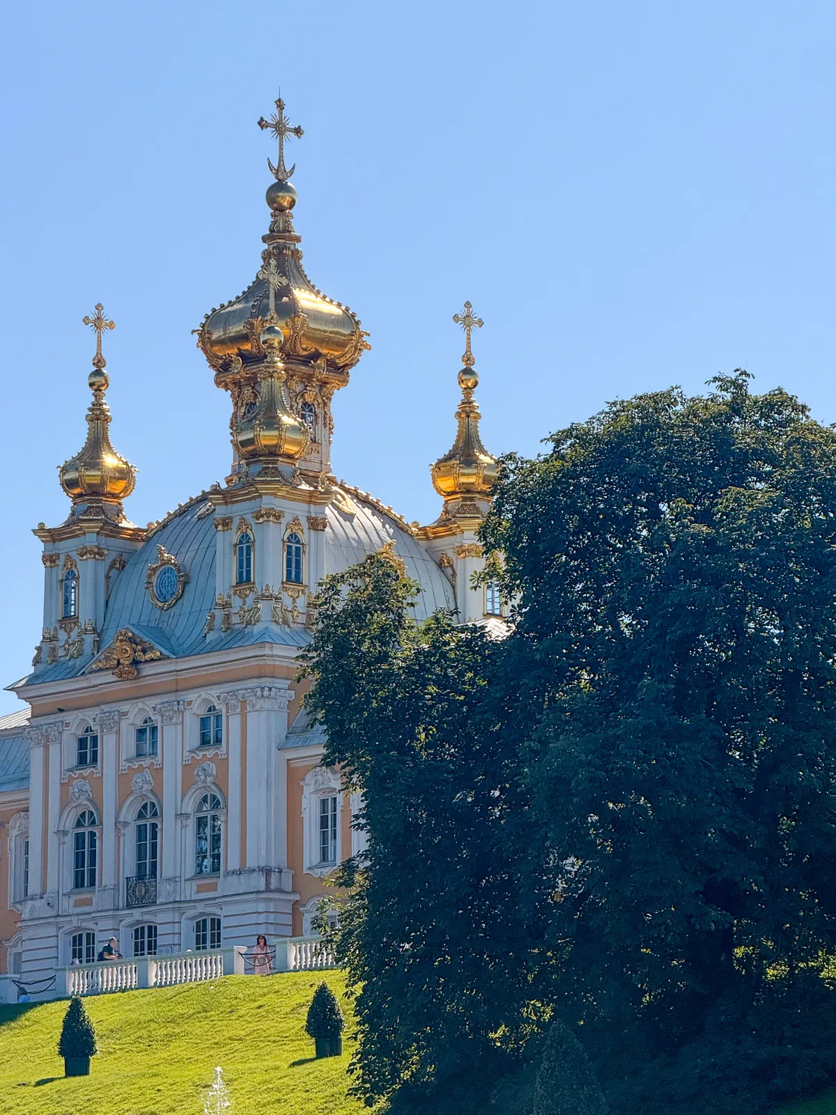 Cúpulas Doradas de la Iglesia del Palacio de Peterhof — Petergof, Rusia