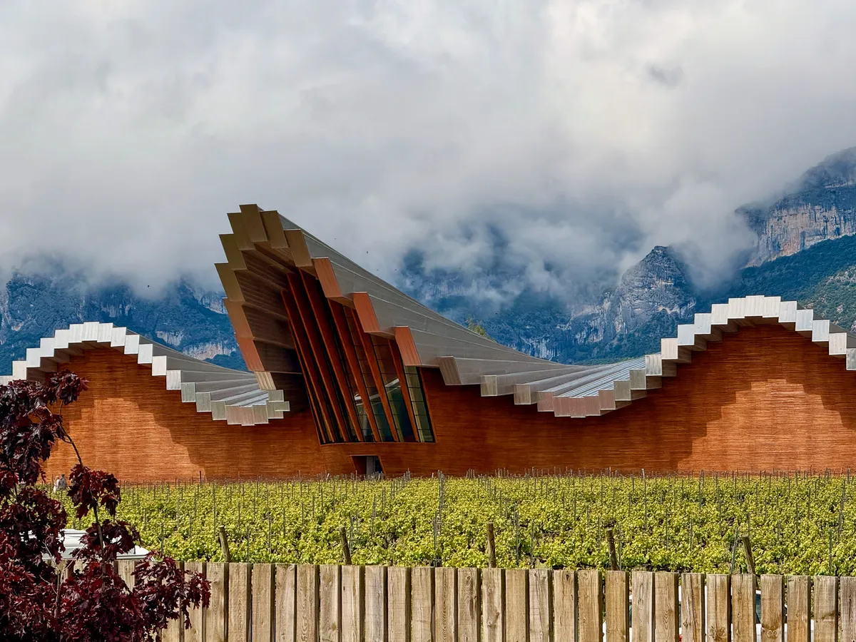 Bodegas Ysios de Santiago Calatrava — Laguardia, España